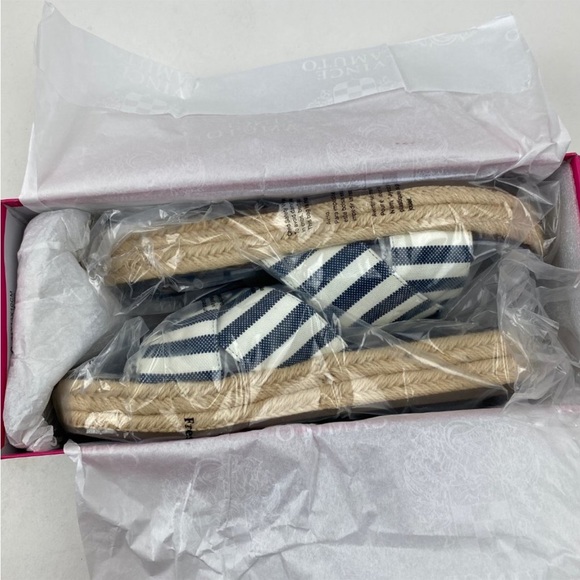 Vince Camuto - Picture 7 of 8